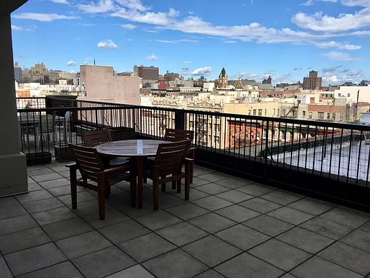 Rented by SERHANT. | media 28