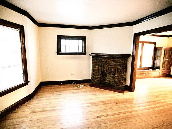 2nd image of 1-1271 Jackson Ave #1