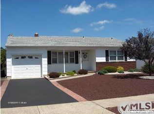 6 Killington Rd, Toms River, NJ 08757