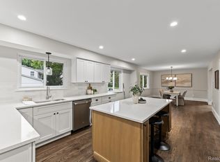 2185 Brenthaven Dr, Bloomfield Hills, MI 48304