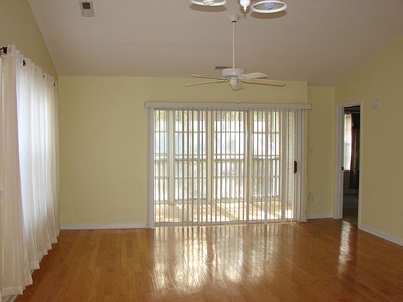 Living/dining room