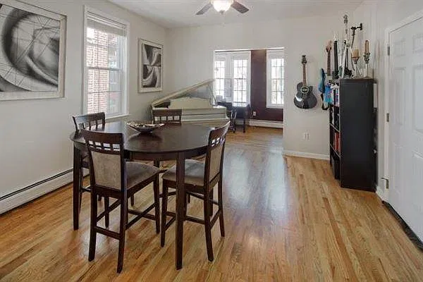 2 bed, 1200 sqft, $2,826 — Photo 4