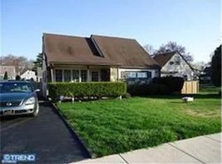 910 Hawthorne Ave, Secane, PA 19018