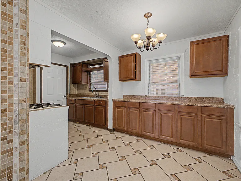 4580 Westland St — Photo 10