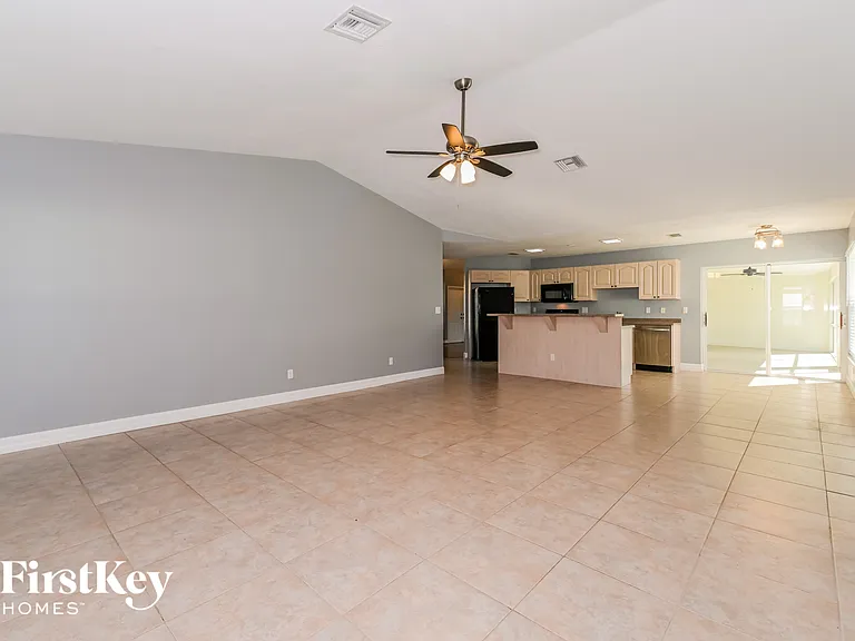 2226 NW 1st St — Photo 5