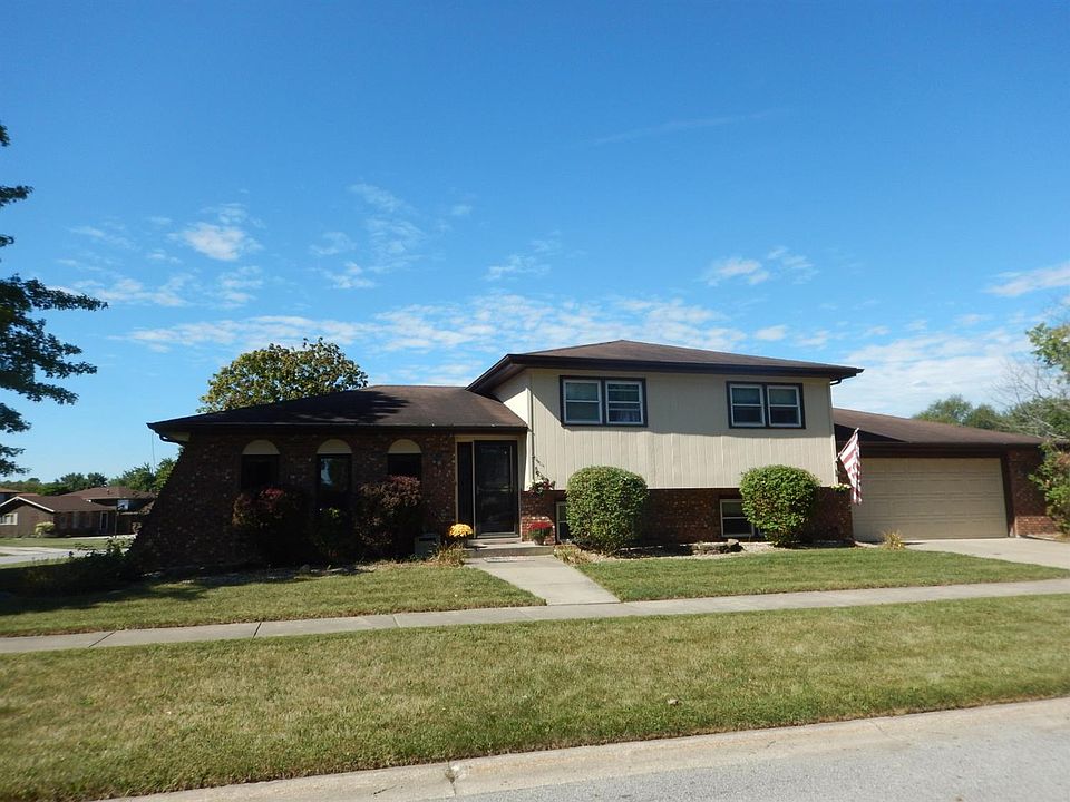 1st image of 424 Oxford Cir
