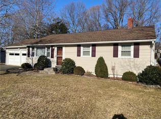 10 Cozy Hollow Rd, Danbury, CT 06811