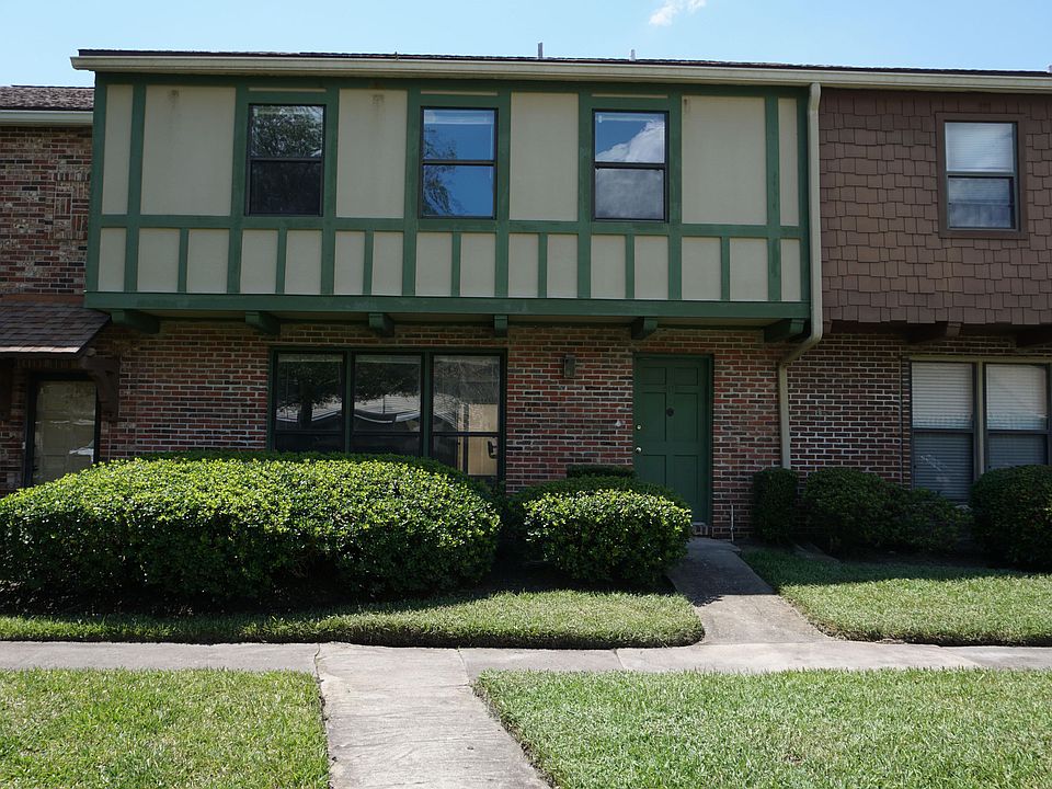 1st image of 8175 Sutton Pl N