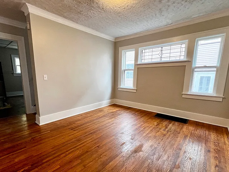 887 Woodbine Ave — Photo 9