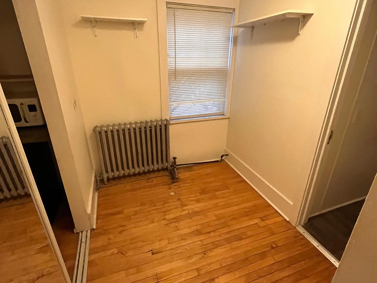 240 West Lakelawn Place - 5 — Photo 3
