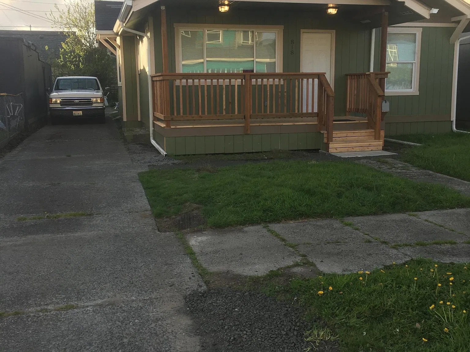 818 W 1st St — Photo 1