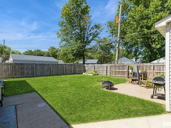 4th image of 3805 10th Avenue Ct
