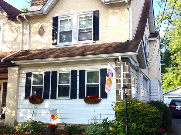 606 Country Club Ln, Havertown, PA 19083