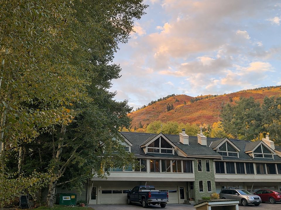 1st image of 409 Park Cir Unit 2