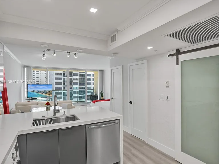 2501 S Ocean Dr #704 — Photo 3