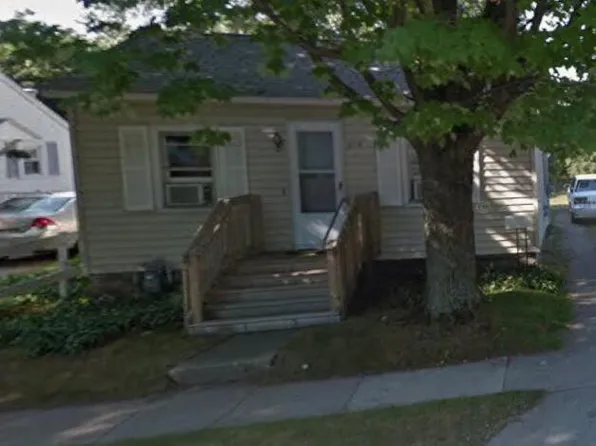 219 River St, Spring Lake, MI 49456