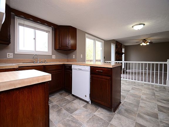 4th image of 2212 Coventry Dr