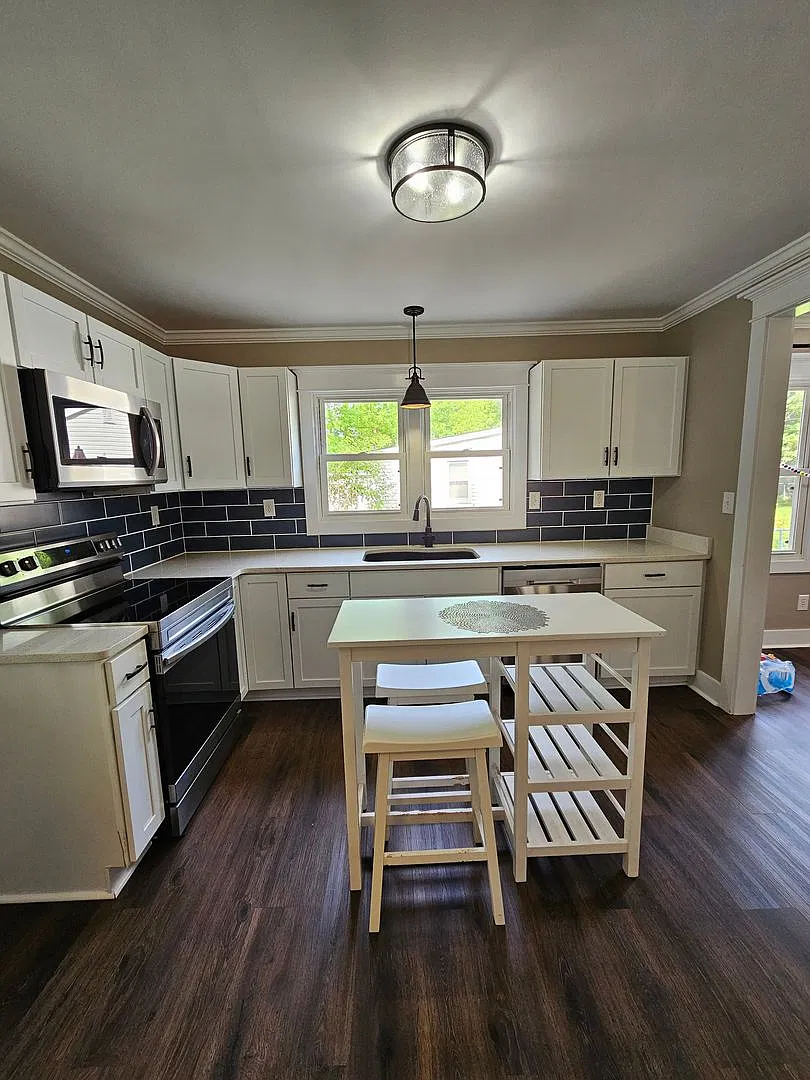 Well Maintained 3 Bedroom Home In The City — Photo 4