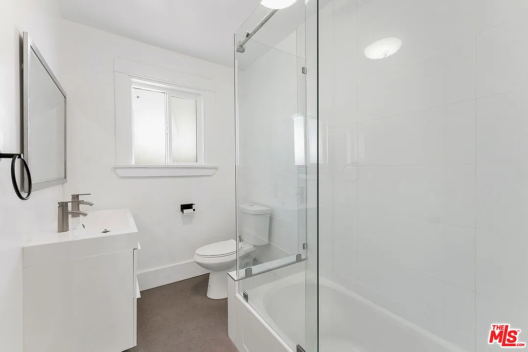 3 bed, 2.0 bath, 1204 sqft, $4,650 — Photo 4