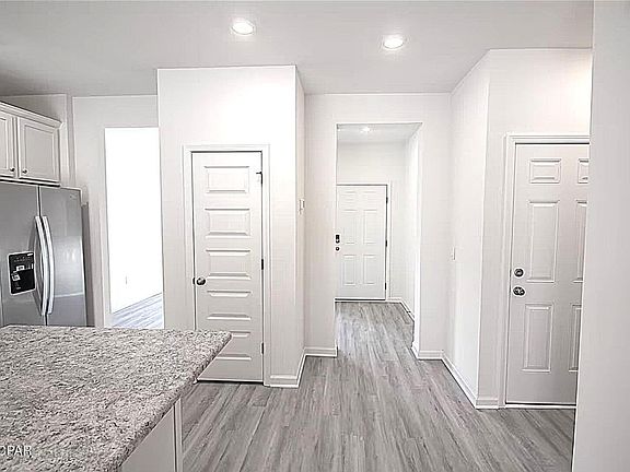 4th image of 30 Sandywoods Ct