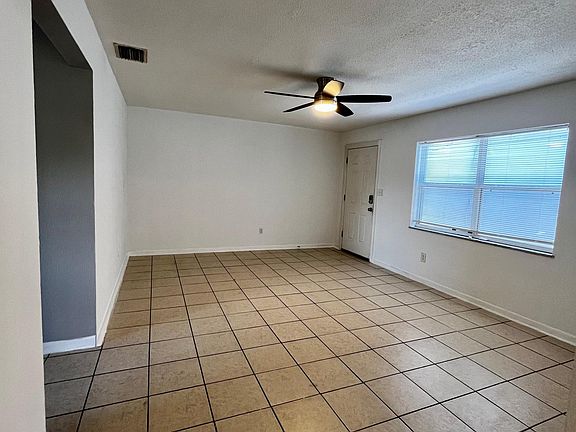 4th image of 215 Waverly Way