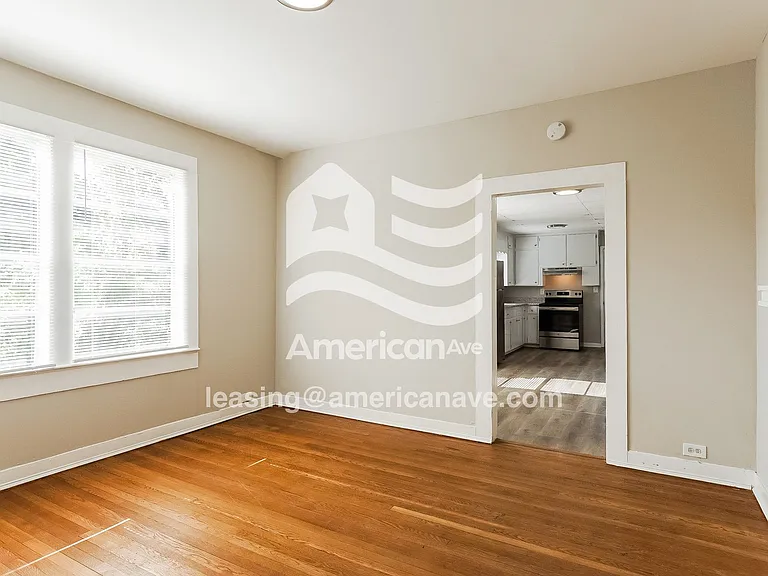 1548447_003_wm_-_living_room_12972349.jpg