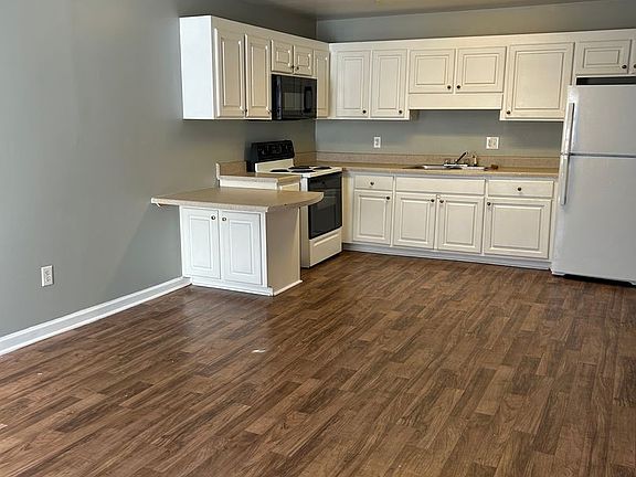 2nd image of 131 Keyport Ct #135