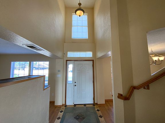 4th image of 1320 Somerset Dr NW