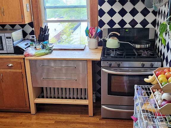 4th image of 34 Jefferson Ave #2L