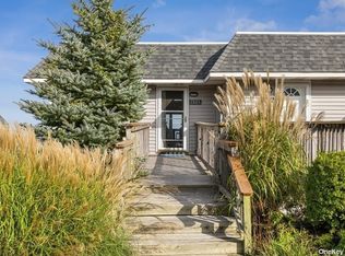 1805 Bluffs Dr S, Calverton, NY 11933