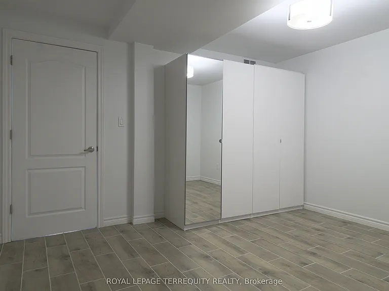 665 Crawford St #BASEMENT — Photo 10