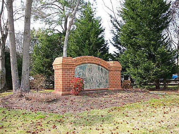 2nd image of 104 Gnarled Oak Ln