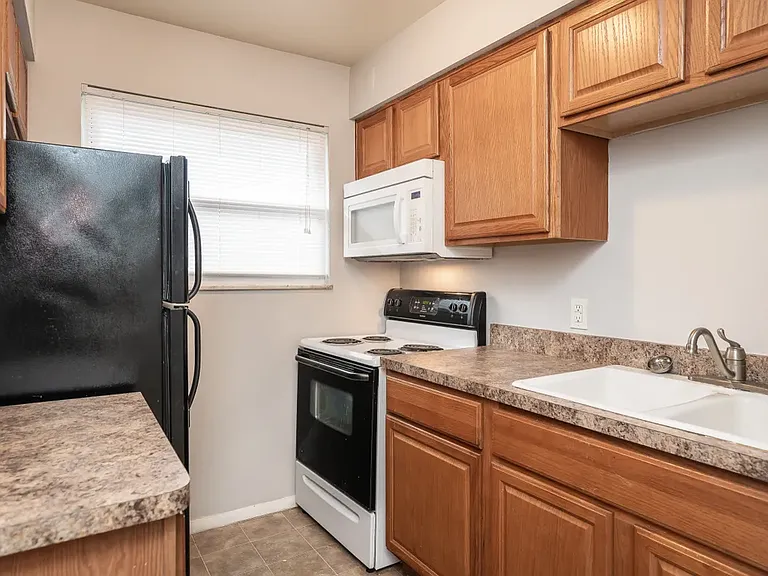 McKaig Court Apartments — Photo 5