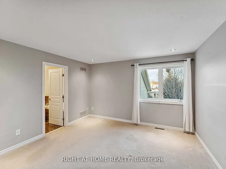 130 Tandalee Cres — Photo 12