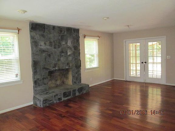 5th image of 901 Crest Dr