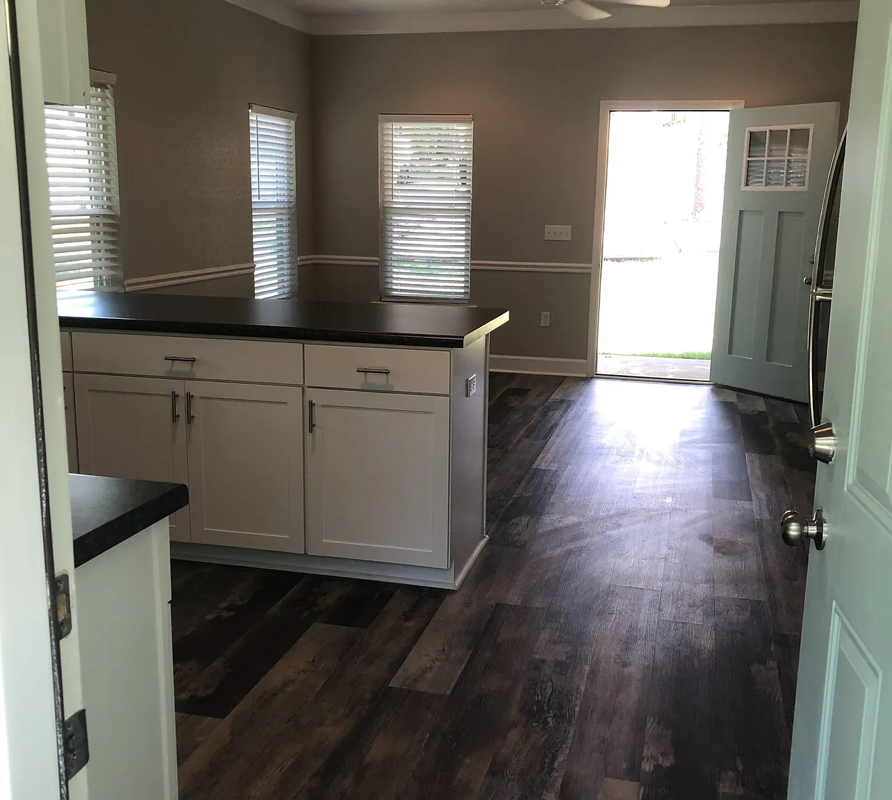 2 bed, 950 sqft, $1,420 — Photo 2