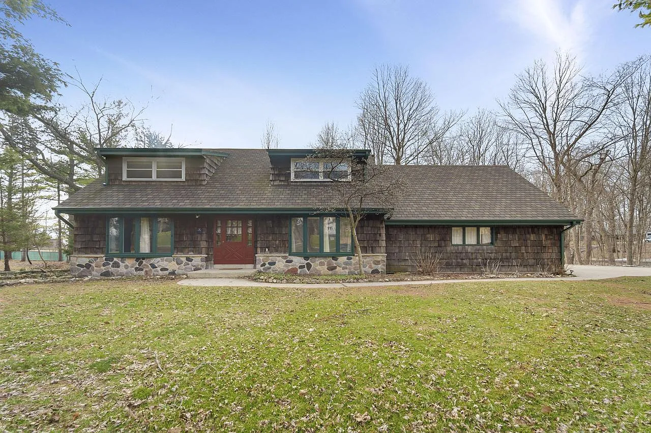 1157 Forest COURT photo 1