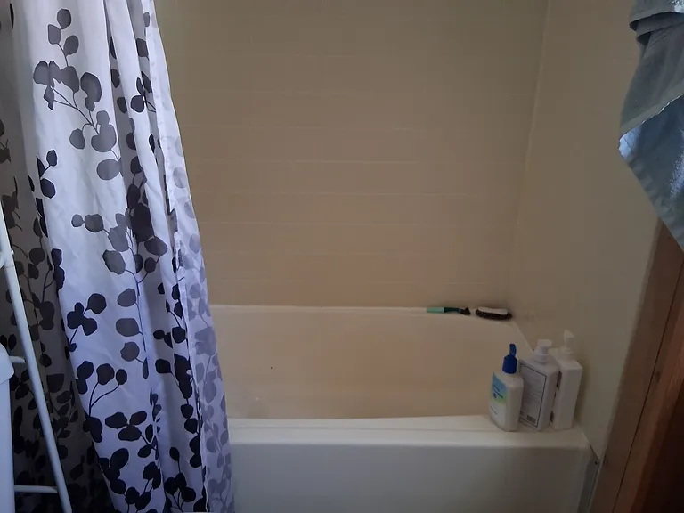 1042 Marie Ln — Photo 3