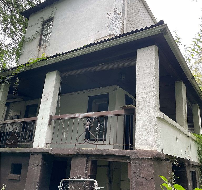 1st image of 132 Leneake St