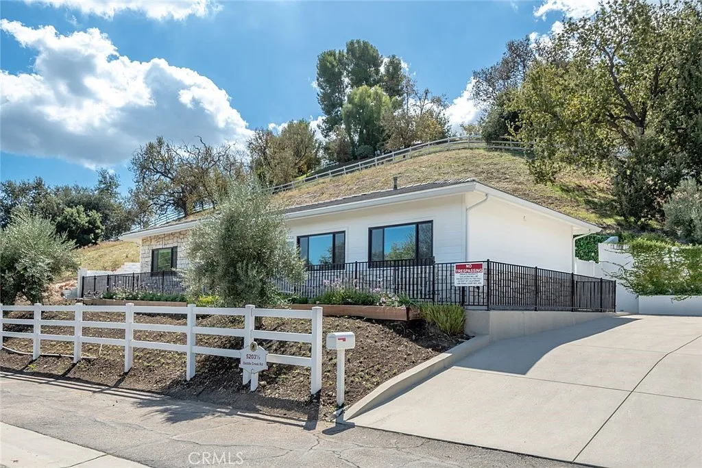 3 bed, 2.5 bath, 1120 sqft, $11,995 — Photo 3
