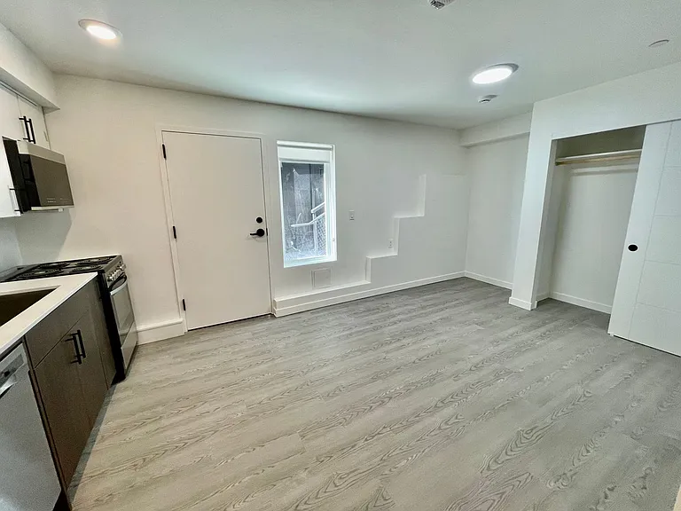 **4 Weeks Free Rent Upon Move In** | New Construction - Minutes From Downtown Pdx — Photo 4