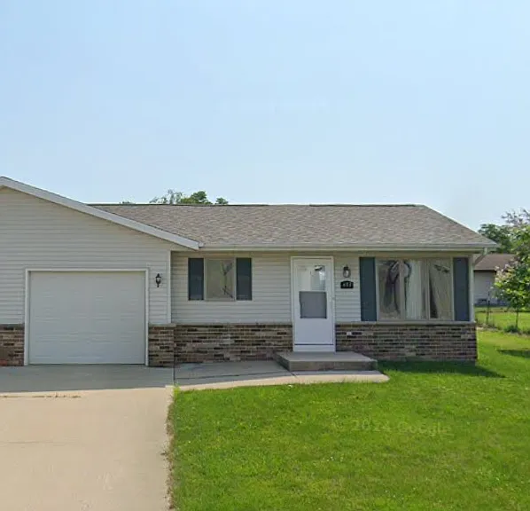 417 Theresa St — Photo 1