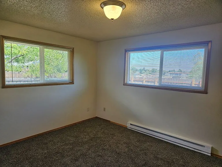 415 S 65th Ave — Photo 8
