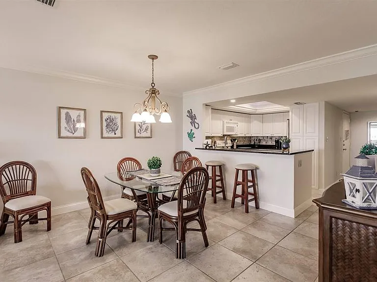1125 W Peppertree Dr #605 — Photo 7