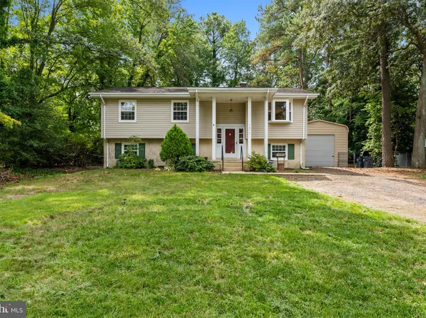 1079 Flag Harbor Blvd, Saint Leonard, MD 20685