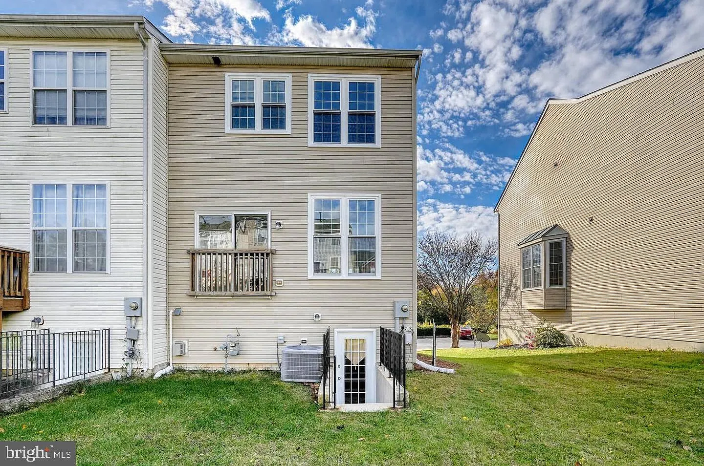 3 bed, 4.0 bath, 2383 sqft, $3,000 — Photo 4