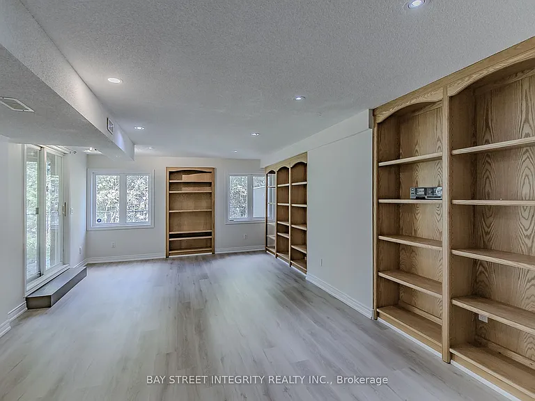 110 Holly Dr — Photo 18