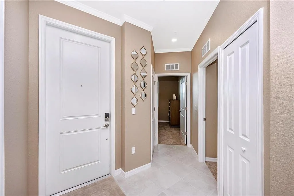 3 bed, 2.0 bath, 1301 sqft, $4,000 — Photo 3