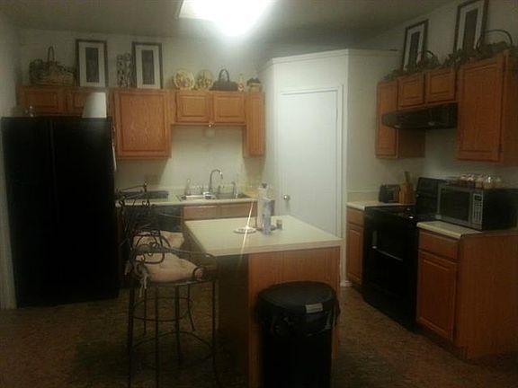 4th image of 204 Idle Creek Ln