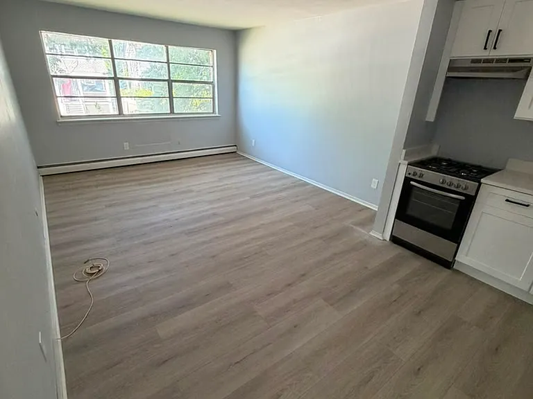 768 Park Ave #11 — Photo 2